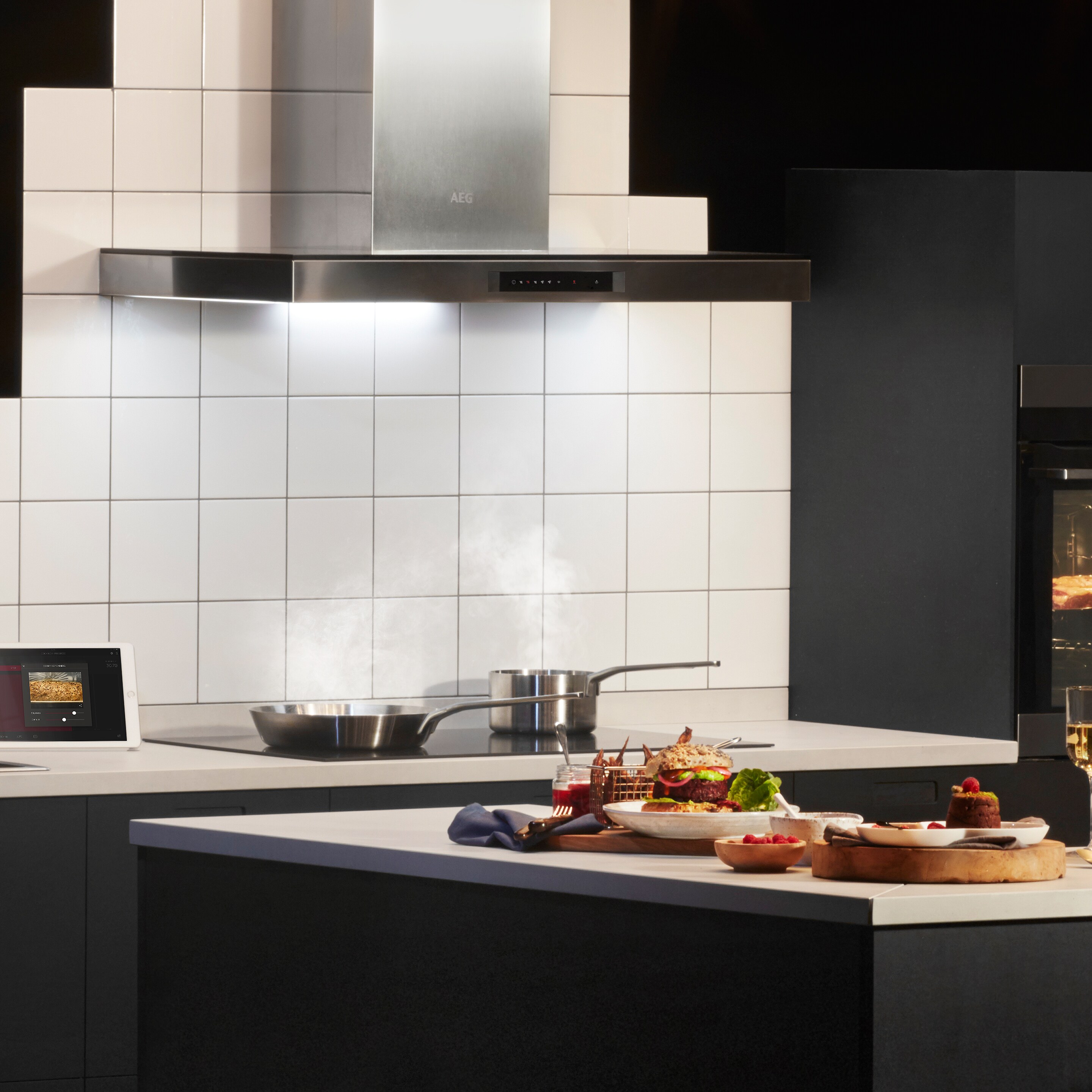 Витяжка Electrolux у стильній кухні